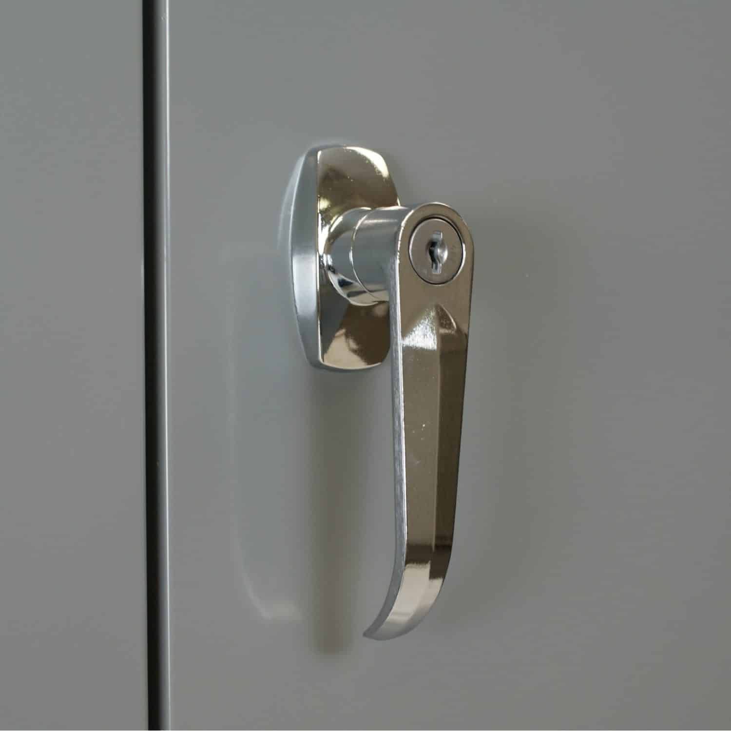 Republic 1200 series features chrome handle with lock